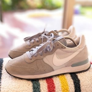 Nike Womens Internationalist 629684-011 Gray Casual Shoes Sneakers Size 8.5